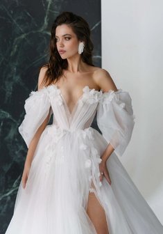 Свадебное платье М69181. С пышной юбкой, длинное со шлейфом.